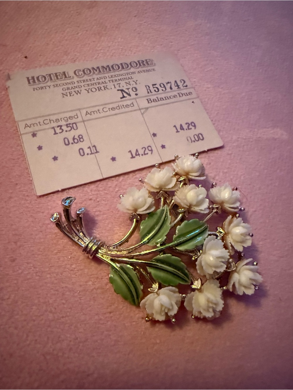 Floral White & Green Bouquet Brooch - Vintage Style Women Jewelry
